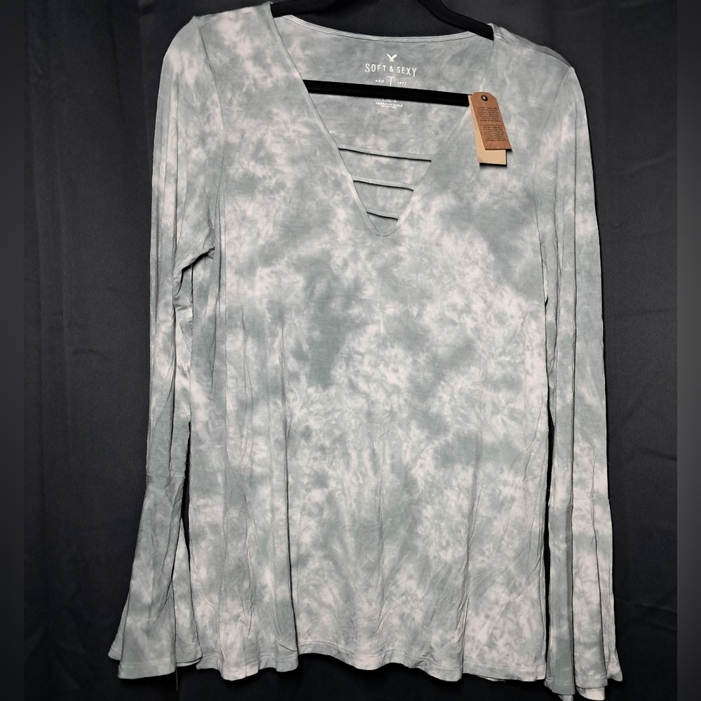Boho Flare Sleeve V Neck Soft And Sexy American Eagle Top Size Large Nwt Tie Dye